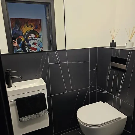 דירה Modern In Embassy Area *